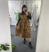 Load image into Gallery viewer, Leopard Puff Sleeve - Pick Your Length
