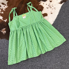 Load image into Gallery viewer, Green Wavy Cami - Size 22
